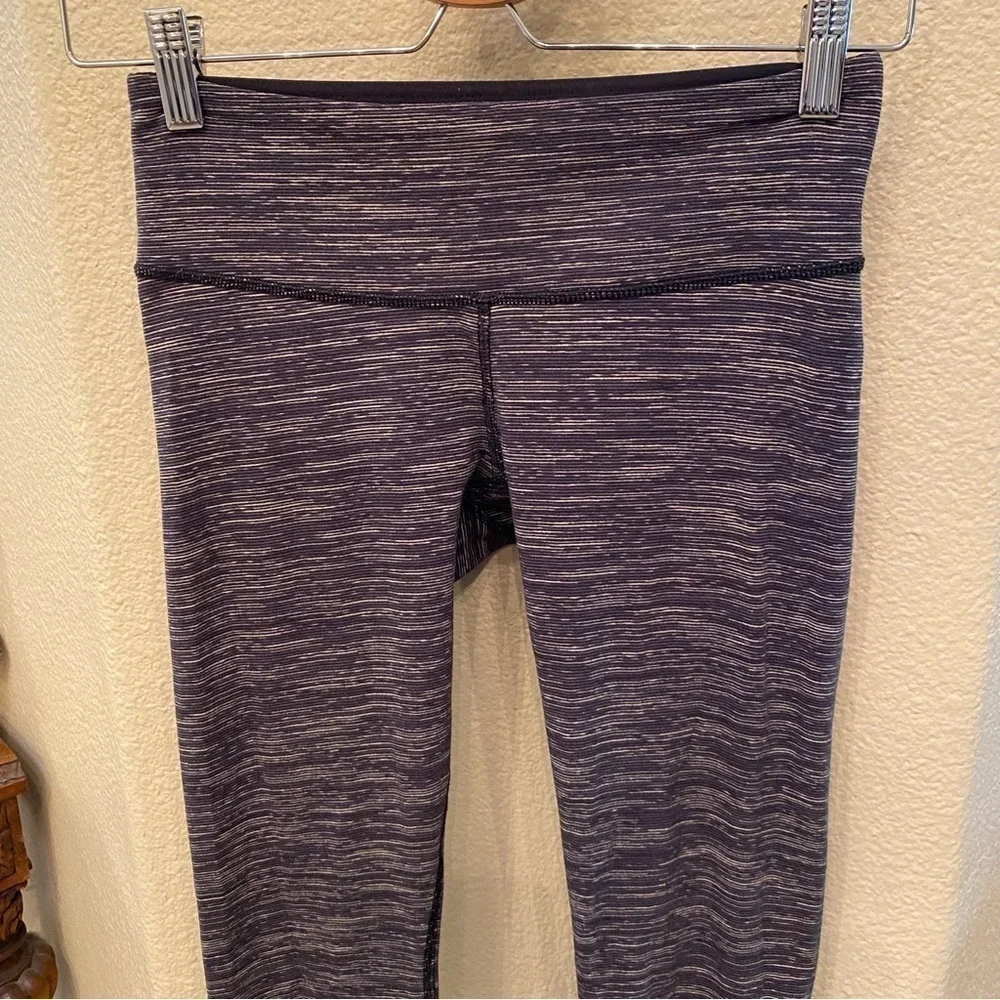 LULULEMON Women Dark Gray Striped Athletic Leggings Size 4